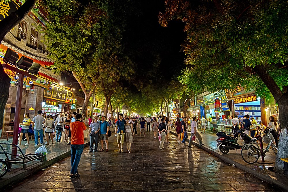 The lively evening streets of Xi’an’s Muslim Quarter